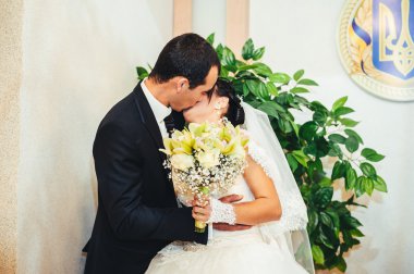 bir kayıt defteri ofisinde, evlilik düğün töreni