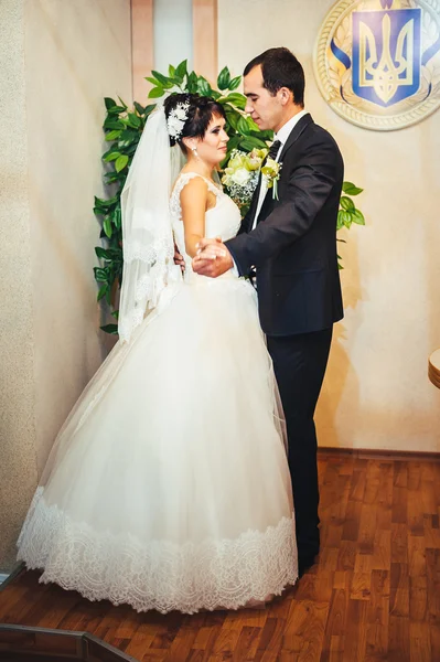 Ceremonia de boda en una oficina de registro, matrimonio — Foto de Stock