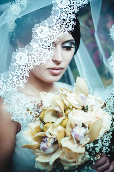 Retrato de la novia con velo. Tema de boda . — Foto de Stock