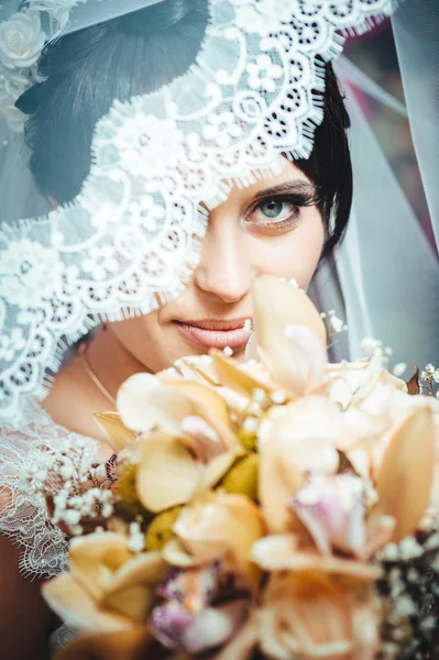 Retrato de la novia con velo. Tema de boda . — Foto de Stock