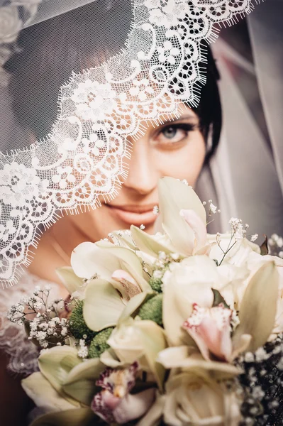 Portrait of the bride with a veil. Wedding theme. — Stock Photo, Image