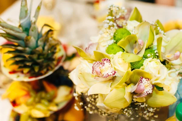 Nice looking and tasty food pineapple on wedding reception — Stock Photo, Image