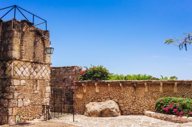 amfitiyatro antik köy altos de chavon - yeniden casa de campo, la romana, Dominik Cumhuriyeti sömürge kasaba içinde. tropik tatil beldesi