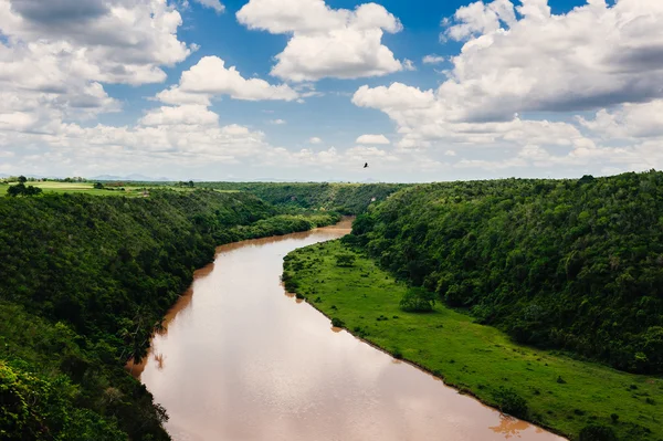 Tropiska floden chavon i Dominikanska republiken. Casa de campo, la romana, Dominikanska republiken. tropiska badort — Stockfoto