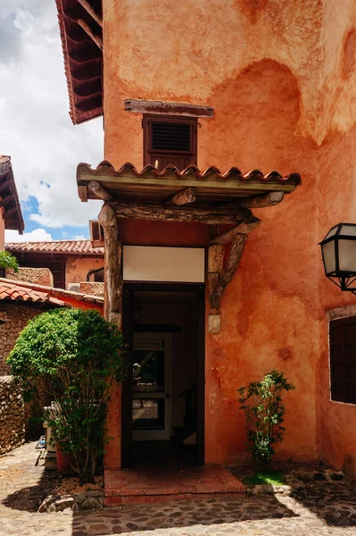 Oude dorp Altos de Chavon - koloniale stad gereconstrueerd in Dominicaanse Republiek. Casa de Campo, La Romana, Dominicaanse Republiek. Roeping en reizen. tropische badplaats — Stockfoto