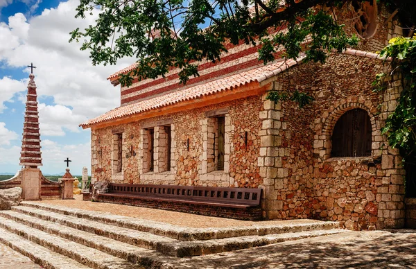 Antigua aldea Altos de Chavon - Ciudad colonial reconstruida en República Dominicana. Casa de Campo, La Romana, República Dominicana. Vocación y viajes. balneario tropical —  Fotos de Stock