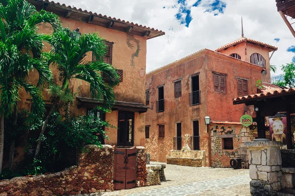 Oude dorp Altos de Chavon - koloniale stad gereconstrueerd in Dominicaanse Republiek. Casa de Campo, La Romana, Dominicaanse Republiek. Roeping en reizen. tropische badplaats — Stockfoto