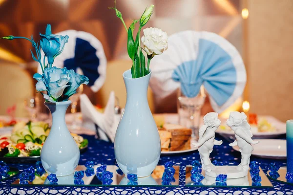 Catering table set service with silverware and glass stemware at restaurant before party — Stock Photo, Image