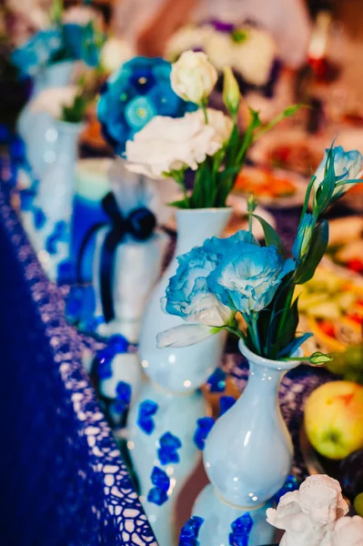 Catering table set service with silverware and glass stemware at restaurant before party — Stock Photo, Image