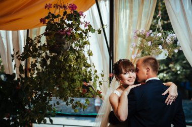 Genç gelin ve damat gelin buketi, Park gelinlik