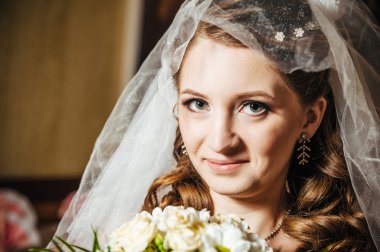 Portre buket çiçek düğün günü lüks iç ile güzel gelin