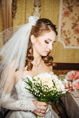 Portre buket çiçek düğün günü lüks iç ile güzel gelin