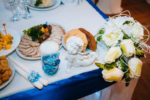 Düğün salonunda yeni evliler için kafa tablosu — Stok fotoğraf
