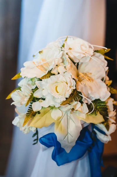 Meja kepala untuk pengantin baru di aula pernikahan — Stok Foto
