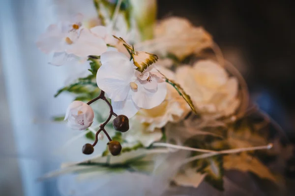 Meja kepala untuk pengantin baru di aula pernikahan — Stok Foto