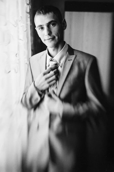 Best man getting ready for a special day — Stock Photo, Image