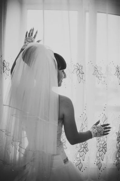 Beautiful bride getting ready in white wedding dress with hairstyle and bright makeup. Happy sexy girl waiting for groom. Romantic lady in bridal dress have final preparation for wedding. — Stock Photo, Image