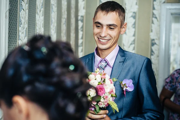 Wedding couple. first meeting of bride and groom — Stock Photo, Image