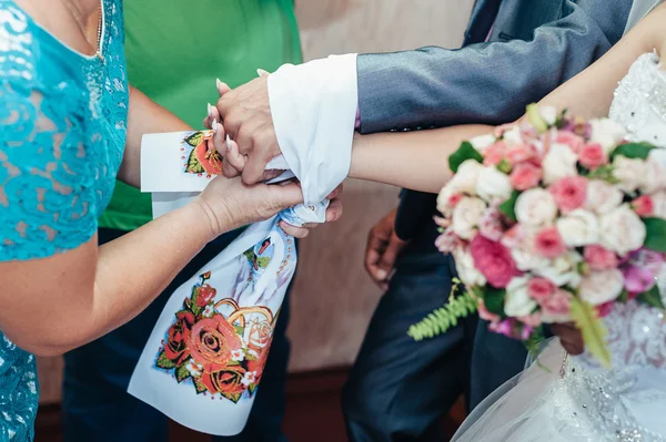 Casal de casamento. primeira reunião de noiva e noivo — Fotografia de Stock