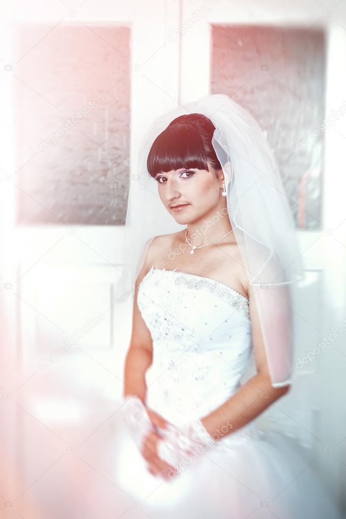 白の結婚式の準備をして美しい花嫁の髪型と明るい化粧ドレスします 新郎を待っている幸せなセクシーな女の子 ブライダル ドレスのロマンチックな女性がある 結婚式のための最終的な準備 ストック写真 C Azz 白の結婚式の準備をして美しい花嫁の髪型と明るい化粧ドレスします 新郎を待っている幸せなセクシーな女の子 ブライダル ドレスのロマンチックな女性がある 結婚式のための最終的な準備 ストック写真 C Azz