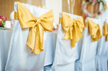 Düğün için tablo kümesi veya başka bir yiyecek ve içecek olay akşam yemeği lüks restoranda dekore edilmiş