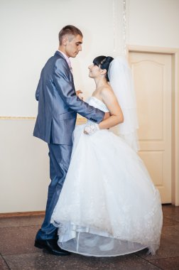 Sadece evli ve ilk dansları dans güzel Çift.