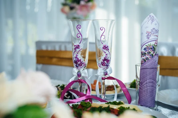 高級レストランでの結婚式のためのテーブル セットや別のイベントの仕出し料理ディナーの装飾 — ストック写真