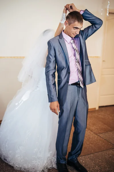 Beautiful caucasian couple just married and dancing their first dance. — Stock Photo, Image