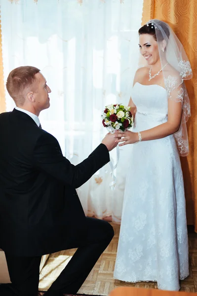 Düğün çifti. Gelin ve damat ilk toplantısı — Stok fotoğraf