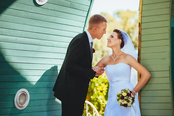 Bride and Groom at wedding Day walking Outdoors on spring nature. Bridal couple, Happy Newlywed woman and man embracing in green park. Loving wedding couple outdoor. — Stock Photo, Image