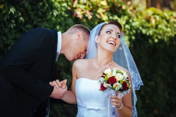 Bride and Groom at wedding Day walking Outdoors on spring nature. Bridal couple, Happy Newlywed woman and man embracing in green park. Loving wedding couple outdoor. — Stock Photo, Image