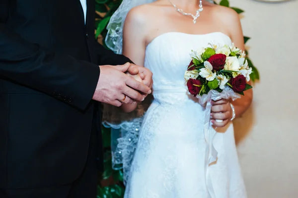 Cerimonia nuziale in un ufficio di registrazione, matrimonio . — Foto Stock