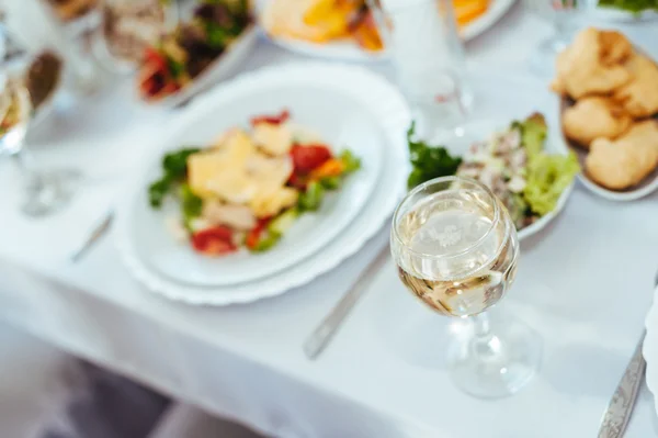 Catering table set service with silverware and glass stemware at restaurant before party. — Stock Photo, Image