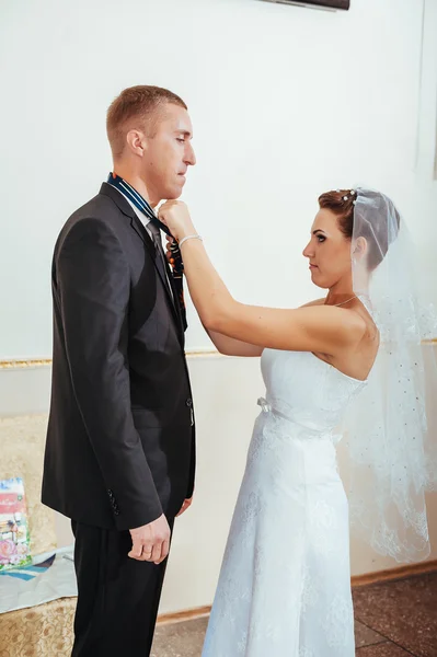 Beautiful caucasian couple just married and dancing their first dance — Stock Photo, Image