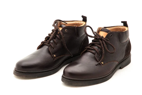 Mans klasické kožené boty izolovaných na bílém pozadí — Stock fotografie