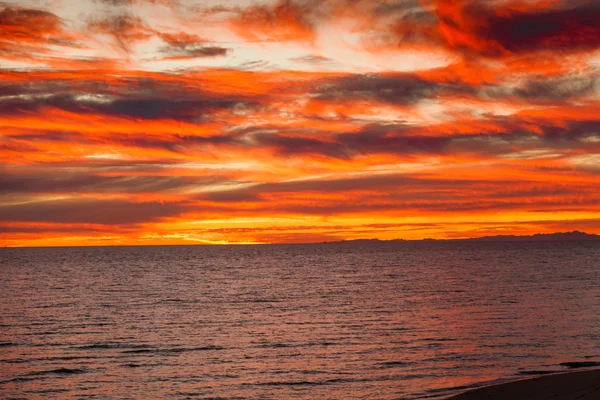 Dark Fluffy Clouds Sky Sea Fiery Sunset — Stock Photo, Image