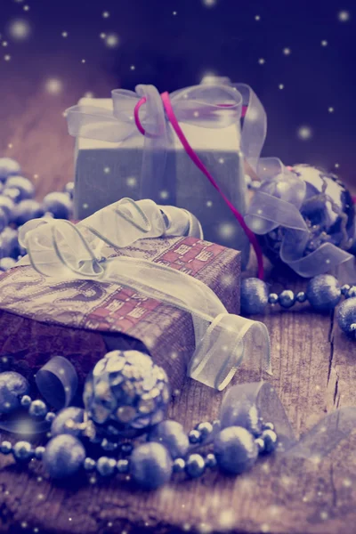 Caixas de presente com decorações de Natal — Fotografia de Stock