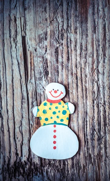 Enfeites de Natal na mesa de madeira — Fotografia de Stock