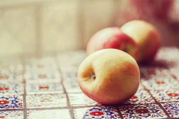 Manzanas maduras crudas — Foto de Stock