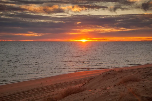 Oceano con spiaggia sabbiosa — Foto Stock