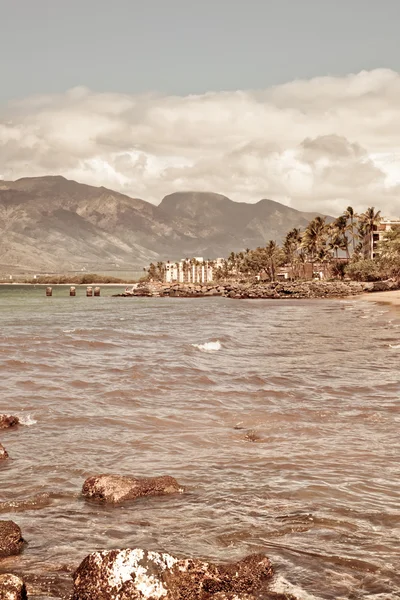 Nyáron Strand Sziget Maui Hegyek Háttérben — Stock Fotó