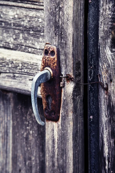 Alte Rostige Kirchentürklinke Brauner Alter Holztür — Stockfoto