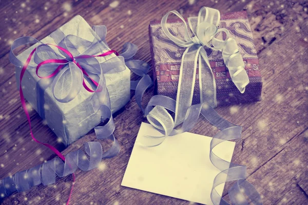 Cajas de regalo de Navidad con cintas decorativas —  Fotos de Stock