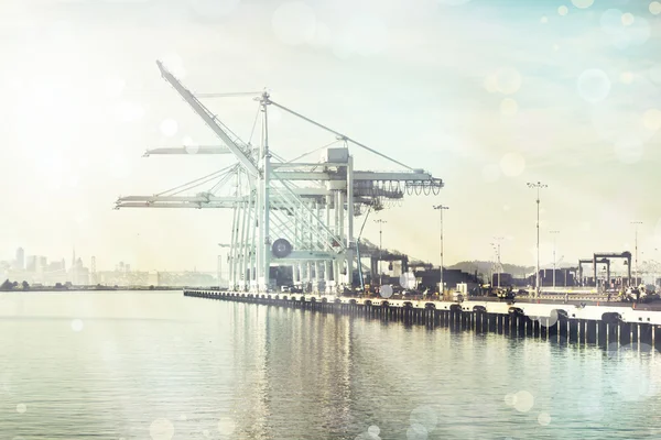 Φορτίου γερανούς στο λιμάνι του Όκλαντ — Φωτογραφία Αρχείου
