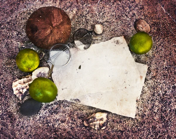 Papers, limes, coconut and sunglasses — Stock Photo, Image