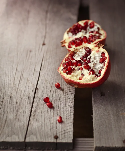 Ripe Juicy pomegranate — Stock Photo, Image