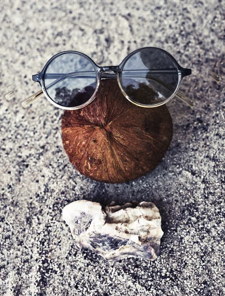 Sunglasses and coconut — Stock Photo, Image