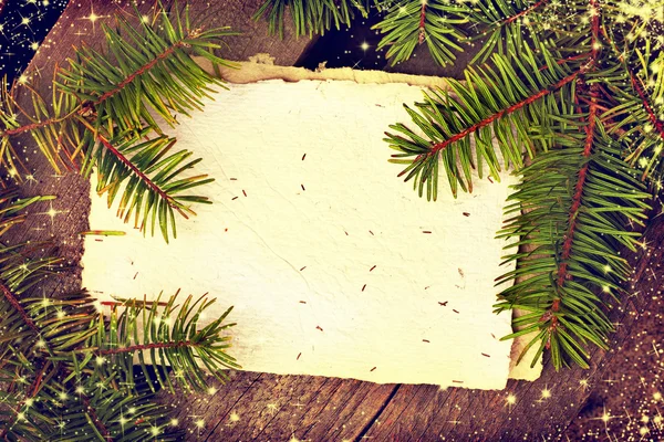 Köknar ağaç dalları ve kağıt — Stok fotoğraf