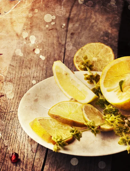 Fresh lemon and mint — Stock Photo, Image