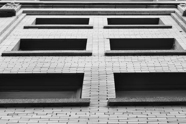 Pared de ladrillo con ventanas —  Fotos de Stock